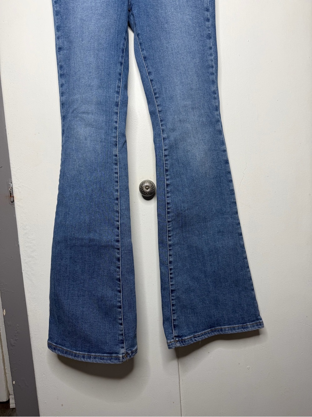 FREE PEOPLE We The Free Jayde Flare Jeans Women's Sz 28 Blue Light Wash Boho 70s - Picture 3 of 10